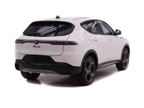New 2026 Alfa Romeo Tonale w/ Active Assist Package AWD/4WD image 4