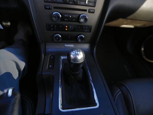 Used 2013 Ford Mustang GT Premium image 9