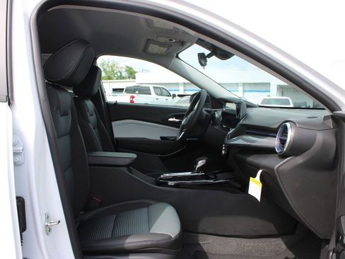 New 2026 Chevrolet Trax LT FWD image 23
