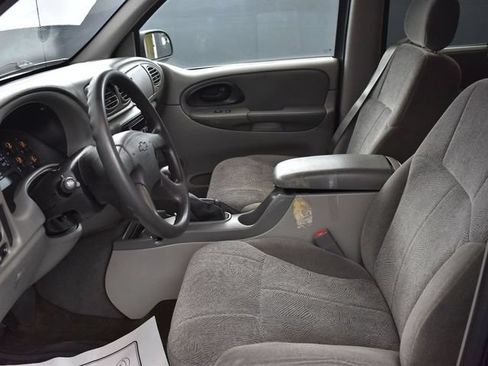Used 2004 Chevrolet TrailBlazer LS w/ LS Preferred Equipment Group AWD/4WD image 9