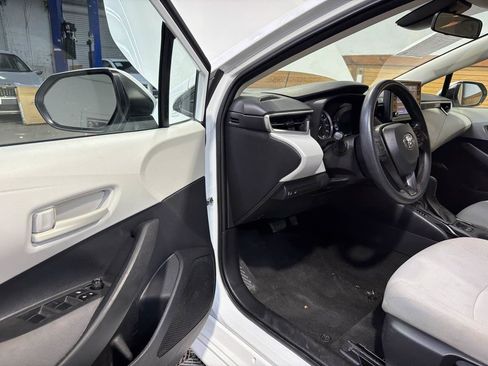 Used 2022 Toyota Corolla LE FWD image 16