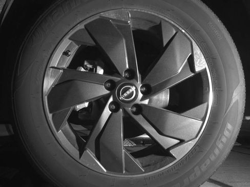 Used 2025 Nissan Rogue SV AWD/4WD image 9