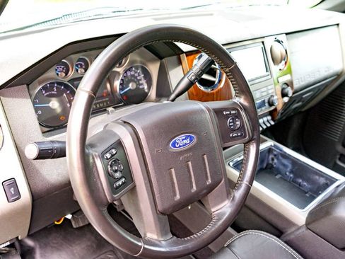 Used 2011 Ford F250 Lariat w/ Lariat Interior Pkg AWD/4WD image 10