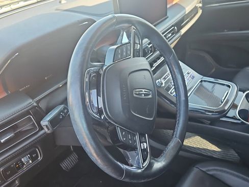 Used 2023 Lincoln Nautilus Reserve w/ Luxury Package image 2