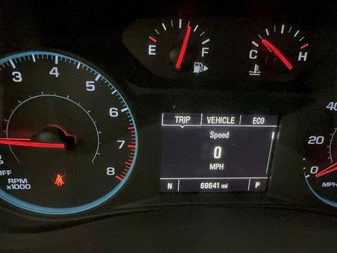 Used 2017 Chevrolet Malibu LT FWD image 11