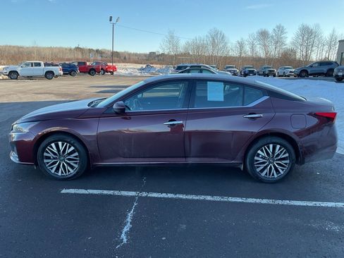 Used 2024 Nissan Altima 2.5 SV w/ SV Premium Package image 8