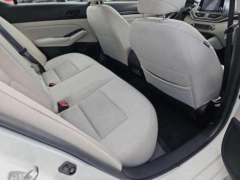 Used 2025 Nissan Altima 2.5 SV image 14