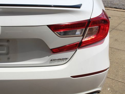 Used 2022 Honda Accord Sport image 4
