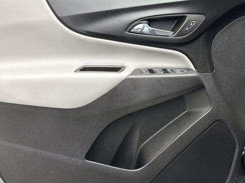 Used 2024 Chevrolet Equinox LS w/ LS Convenience Package FWD image 9