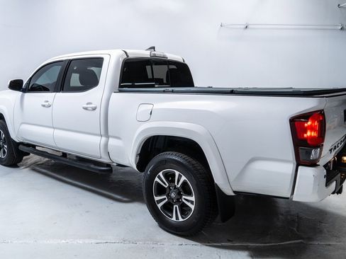 Used 2019 Toyota Tacoma TRD Sport image 2
