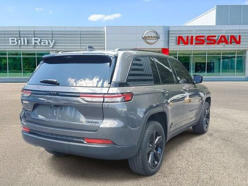 Used 2022 Jeep Grand Cherokee Limited w/ Luxury Tech Group II AWD/4WD image 4