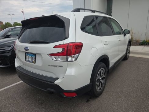 Used 2020 Subaru Forester Premium w/ Popular Package #1 AWD/4WD image 3