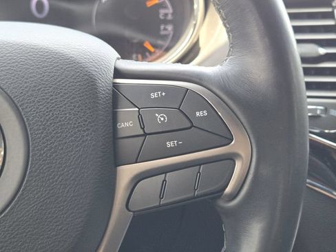 Used 2019 Jeep Grand Cherokee Overland AWD/4WD image 30
