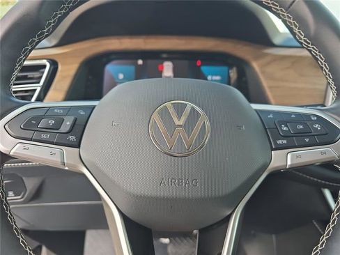 Used 2026 Volkswagen Atlas SE FWD image 25