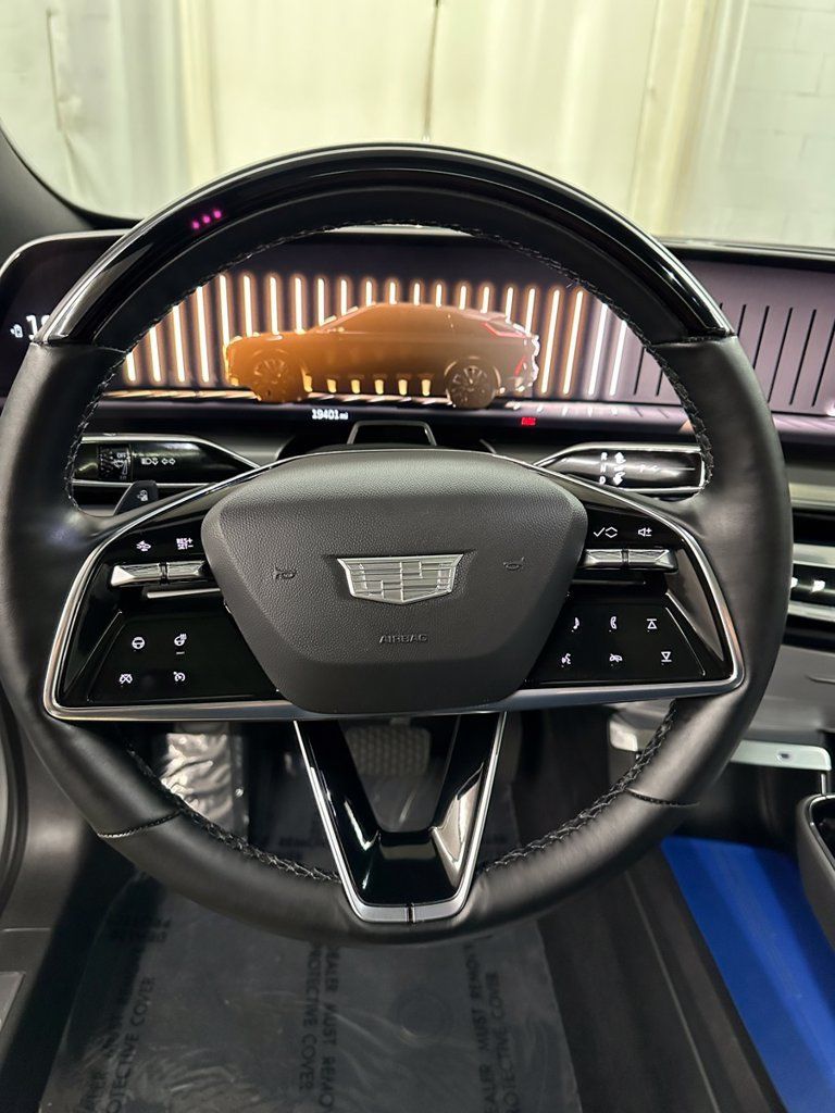 Used 2024 Cadillac Lyriq Luxury AWD/4WD image 16