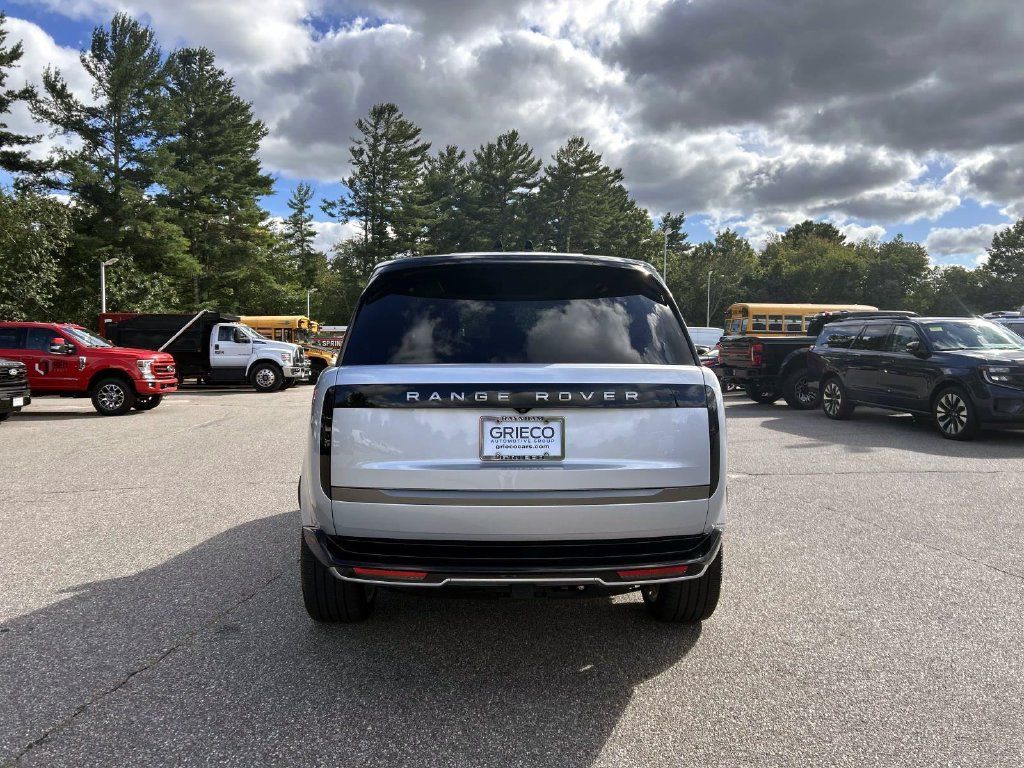 Used 2025 Land Rover Range Rover SE AWD/4WD image 4