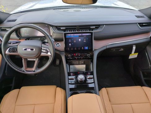 New 2025 Jeep Grand Cherokee Summit image 15