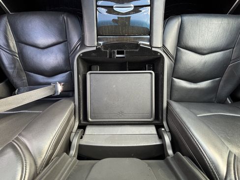 Used 2018 Cadillac Escalade ESV Platinum image 38