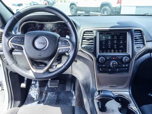Used 2015 Jeep Grand Cherokee Laredo w/ Quick Order Package 23E AWD/4WD image 3