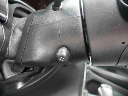 Used 2019 Jeep Grand Cherokee Limited w/ Luxury Group II image 28