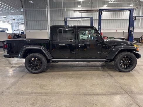 New 2025 Jeep Gladiator Sport image 8