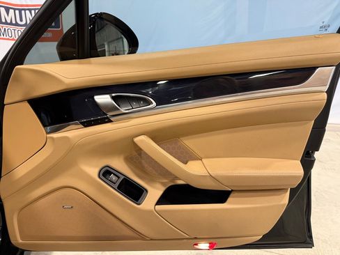 Used 2014 Porsche Panamera image 28