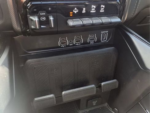 Used 2025 RAM 1500 Limited AWD/4WD image 34