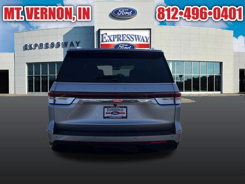 Used 2023 Lincoln Navigator 4WD image 7