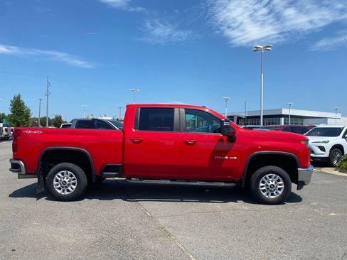 Used 2022 Chevrolet Silverado 2500 LT w/ Convenience Package AWD/4WD image 5