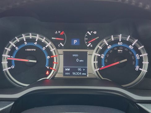 Used 2016 Toyota 4Runner SR5 AWD/4WD image 17