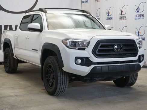 Used 2022 Toyota Tacoma TRD Off-Road w/ Black Out Package (TMS) AWD/4WD image 3