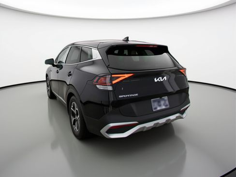 Used 2025 Kia Sportage LX image 6