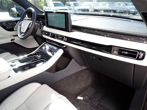 New 2025 Lincoln Aviator Black Label w/ Jet Appearance Package image 12