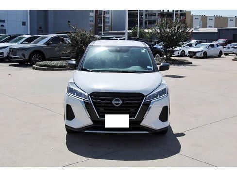 Used 2024 Nissan Kicks S FWD image 2