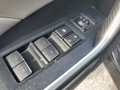 Used 2022 Toyota RAV4 XLE image 9