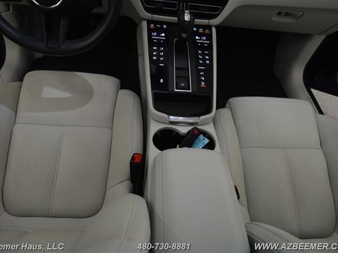 Used 2023 Porsche Macan image 17