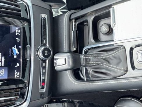 Used 2020 Volvo S90 T6 R-Design image 35