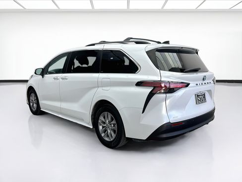 Used 2022 Toyota Sienna XLE AWD/4WD image 6