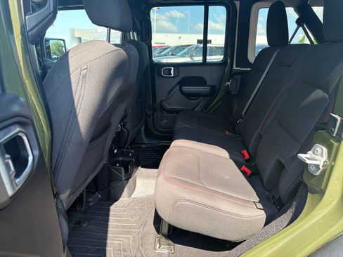 Used 2023 Jeep Wrangler Unlimited Rubicon w/ Cold Weather Group AWD/4WD image 24