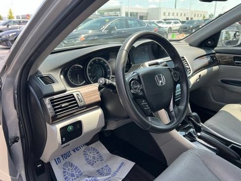 Used 2017 Honda Accord EX-L image 9