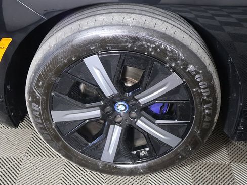 Used 2024 BMW iX xDrive50 w/ Sport Package AWD/4WD image 22