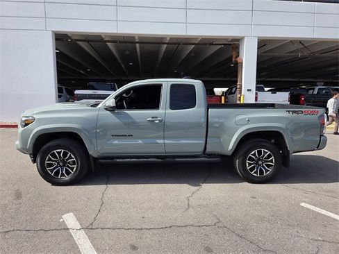 Used 2023 Toyota Tacoma TRD Sport w/ Technology Package image 3