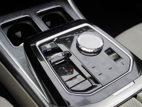 Certified 2023 BMW 760i xDrive w/ Executive Package AWD/4WD image 26