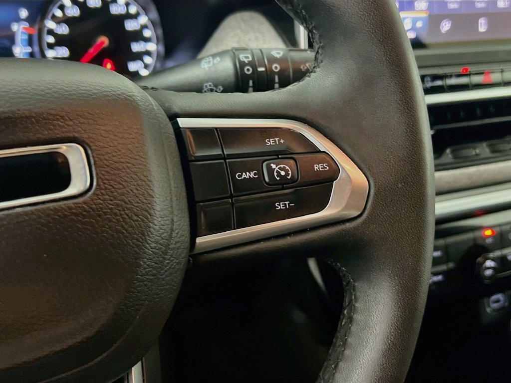 Used 2024 Jeep Compass Latitude AWD/4WD image 17