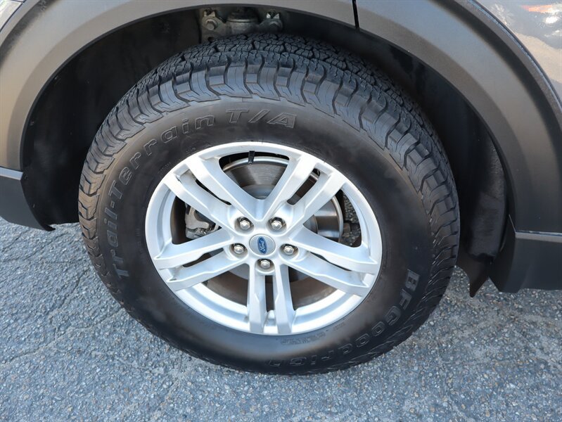 Used 2021 Ford Explorer XLT AWD/4WD image 11
