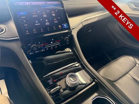Used 2024 Jeep Grand Cherokee Limited w/ Black Appearance Package AWD/4WD image 28