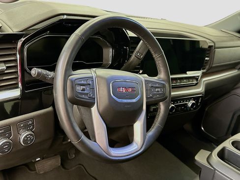 Used 2025 GMC Sierra 1500 SLT AWD/4WD image 18