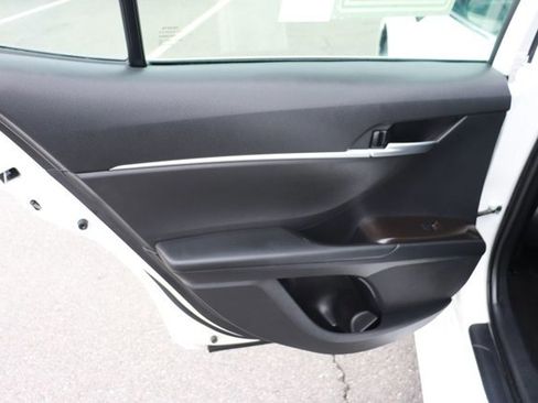 Used 2023 Toyota Camry SE image 11