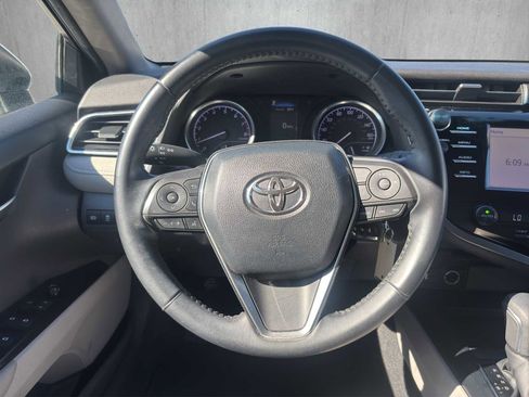 Used 2018 Toyota Camry SE FWD image 12