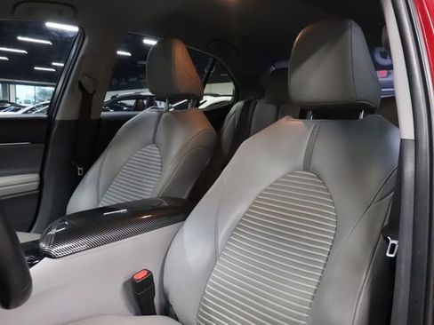 Used 2018 Toyota Camry SE FWD image 11